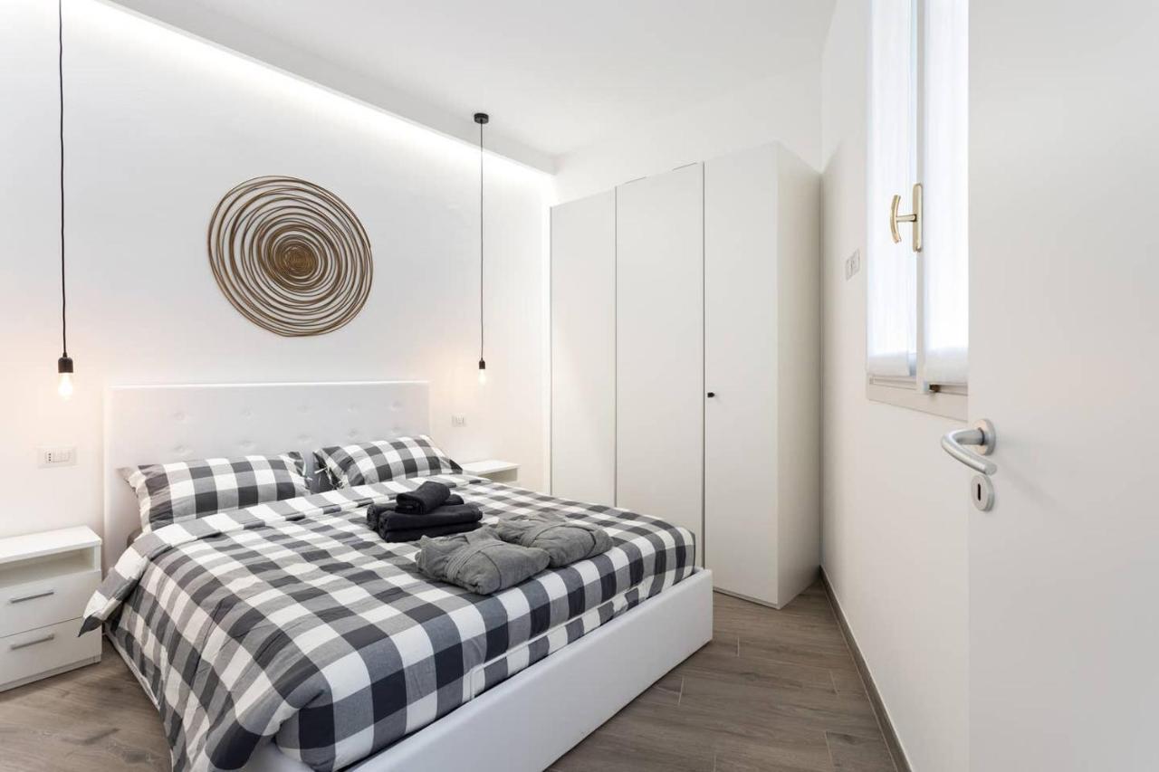 Modern And New Flat In Duomo Area Lägenhet Milano Exteriör bild
