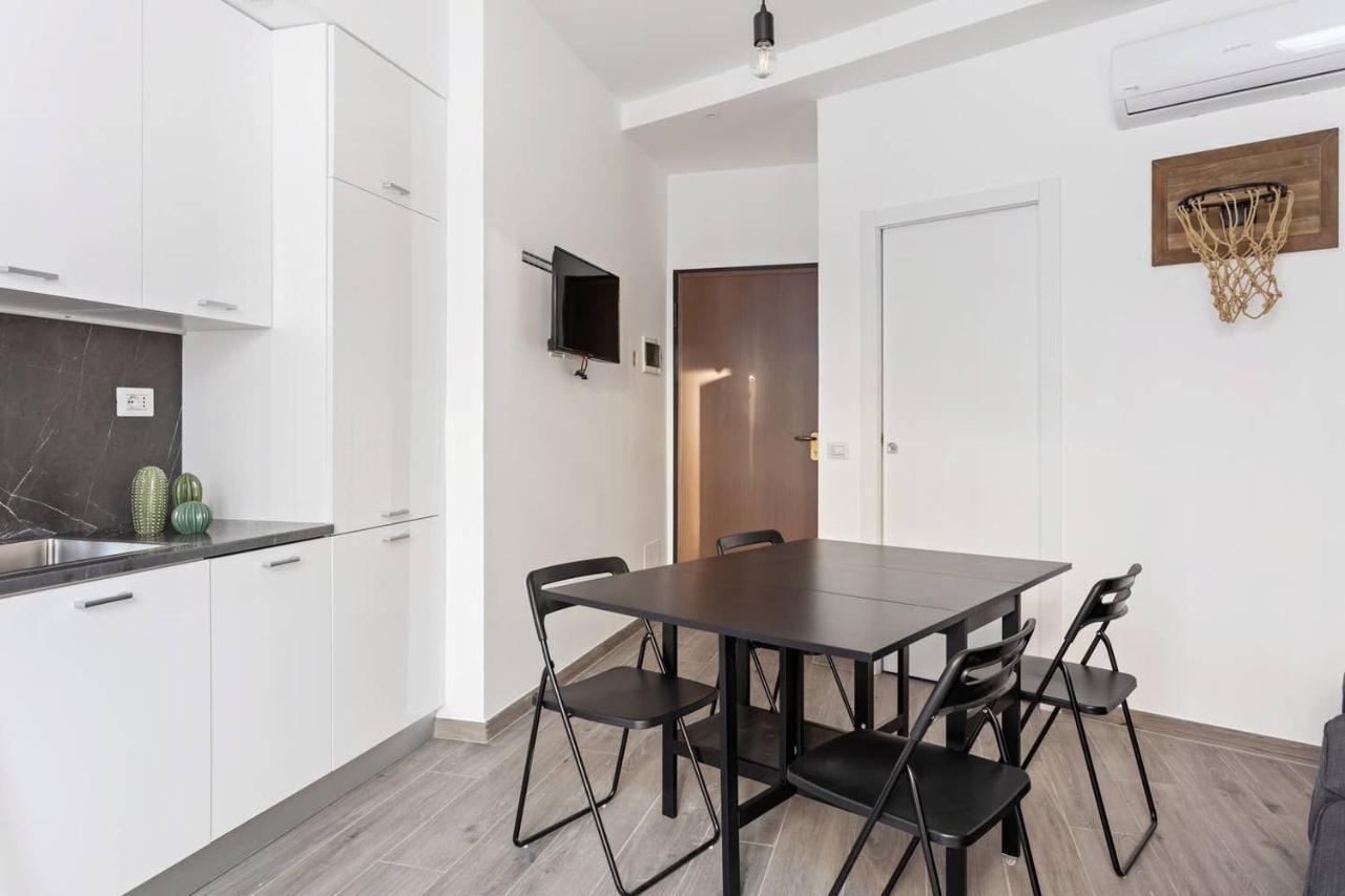 Modern And New Flat In Duomo Area Lägenhet Milano Exteriör bild